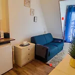 Cozy Studio With A View Of The Eiffel Tower