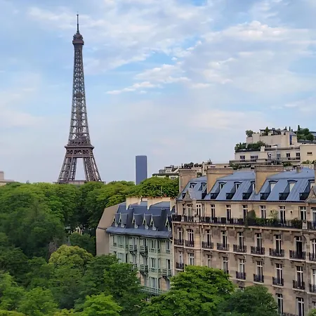 Appartamento Cozy With A View Of The Eiffel Tower Parigi